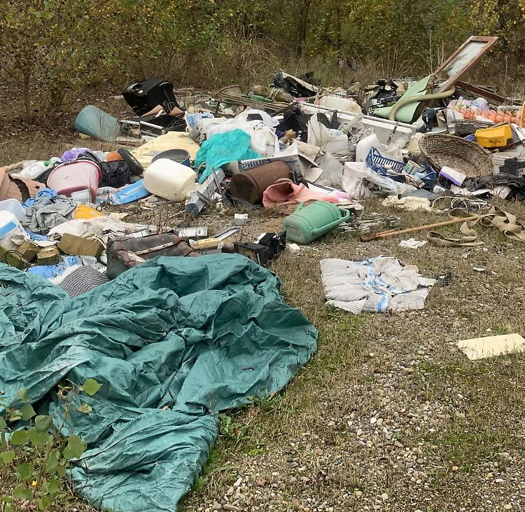 Rifiuti e degrado, la discarica a cielo aperto