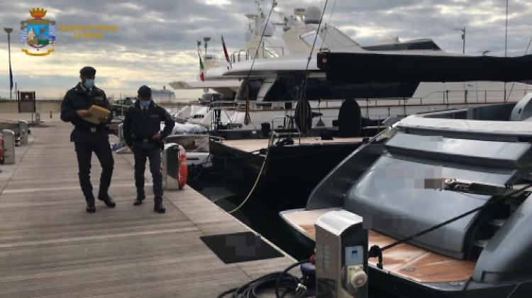 Caporalato, 8 arresti in cantieri yacht