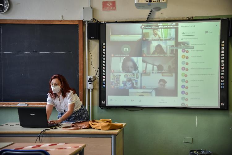Digitalizzazione nelle scuola, il patto tra Osservatorio Permanente Giovani Editori, Apple e ministero dell'Istruzione