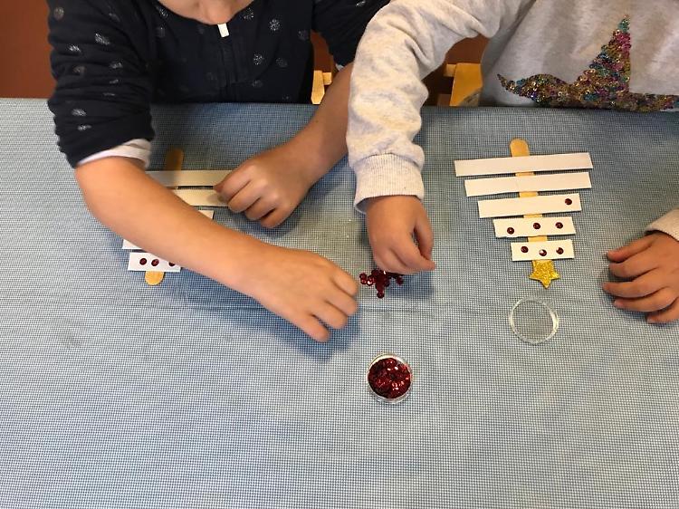Dai bimbi di Cremona decorazioni natalizie per 22 Paesi europei