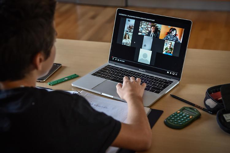 Il nuovo galateo ai tempi della Dad