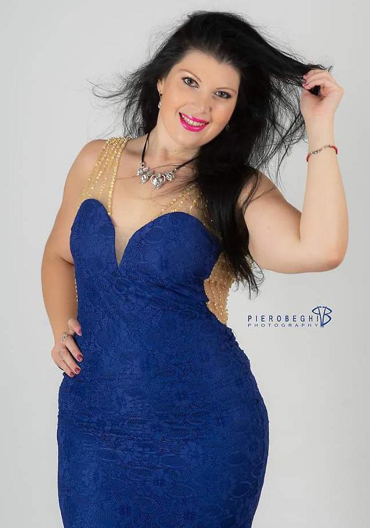 Laura, super curve da calendario