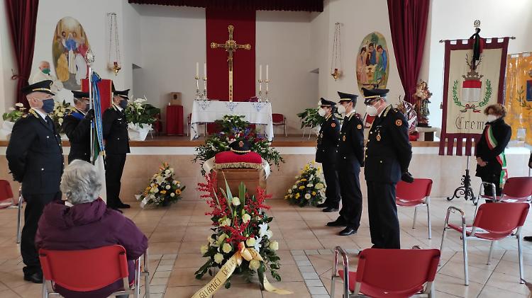 Il commosso addio al comandante Semearo