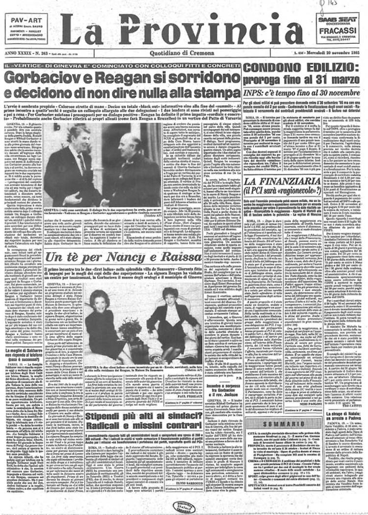 Gorbaciov e Reagan si sorridono