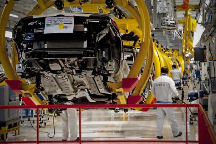 Confindustria: risalita stoppata, rischio nuova caduta