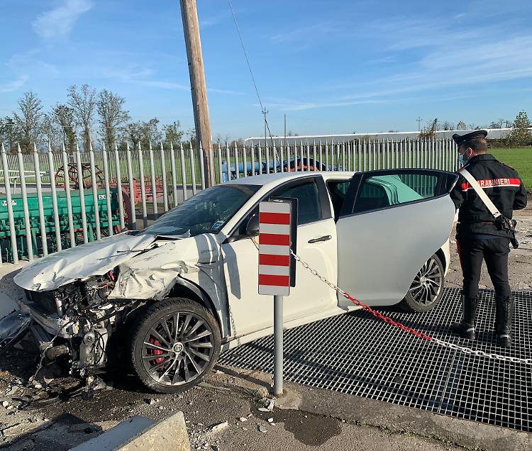 Scontro violento e paura, due feriti
