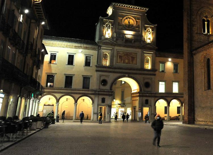 Con i nuovi fari piazza Duomo è scintillante