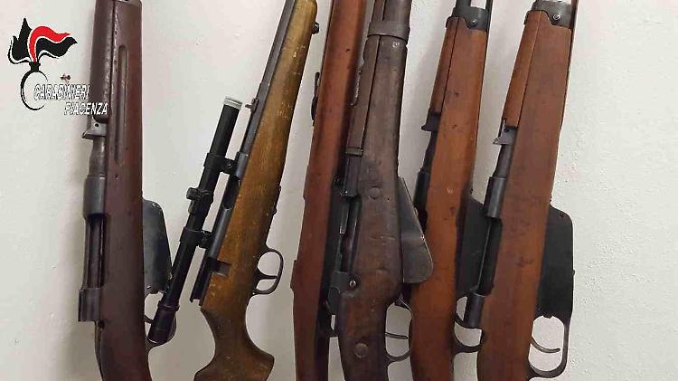 Monticelli, alla Sda trovato un pacco con armi all'interno