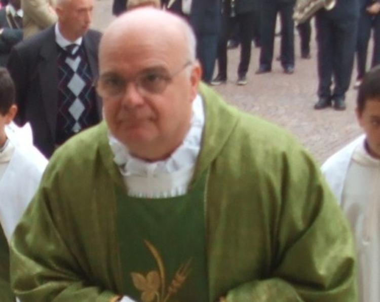 Perde l'equilibrio e cade, ricoverato don Vilmo Realini