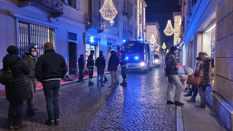 FOTO I pompieri intervengono dopo una fuga di monossido nel centro di Crema