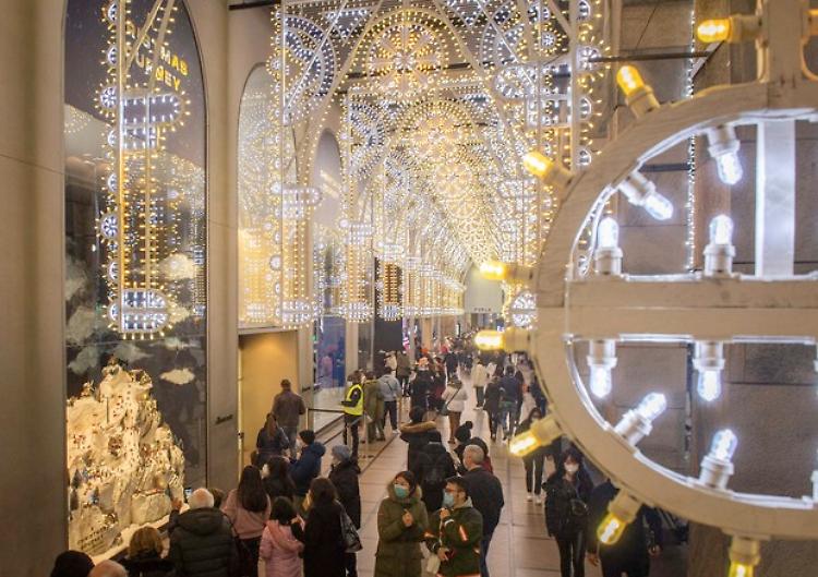 Covid: 18.236 i nuovi casi, 683 vittime in 24 ore, tasso di positività al 9,8%