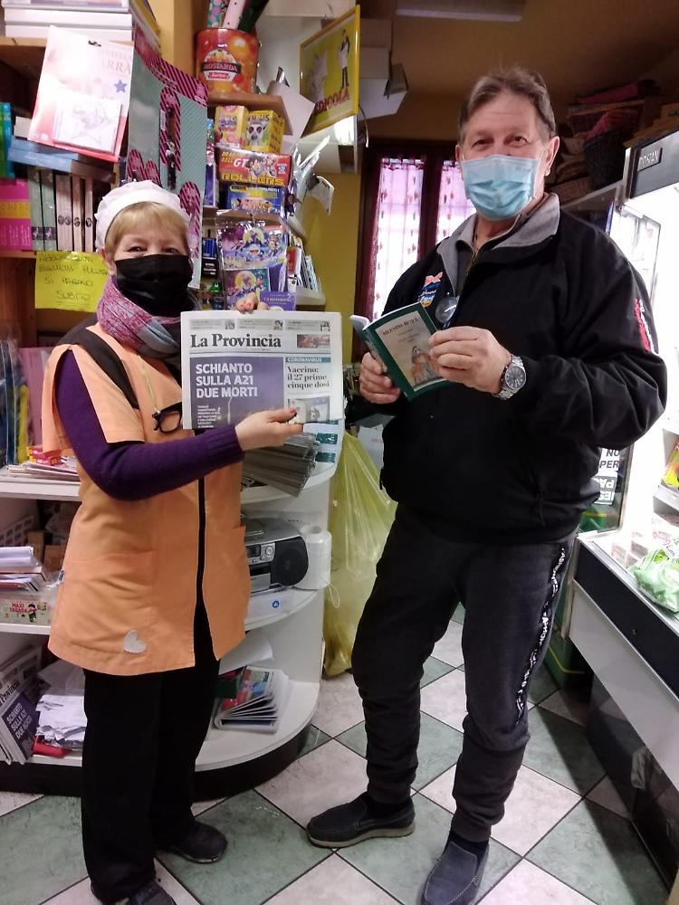 FOTO In edicola è subito grande successo per Silenzio Retico, in regalo con La Provincia