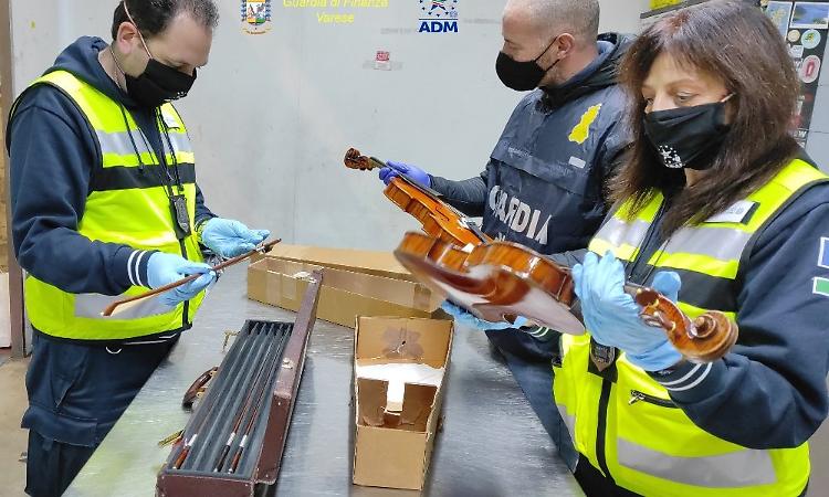 Contrabbando: violini preziosi 'made in Cremona' sequestrati a Malpensa