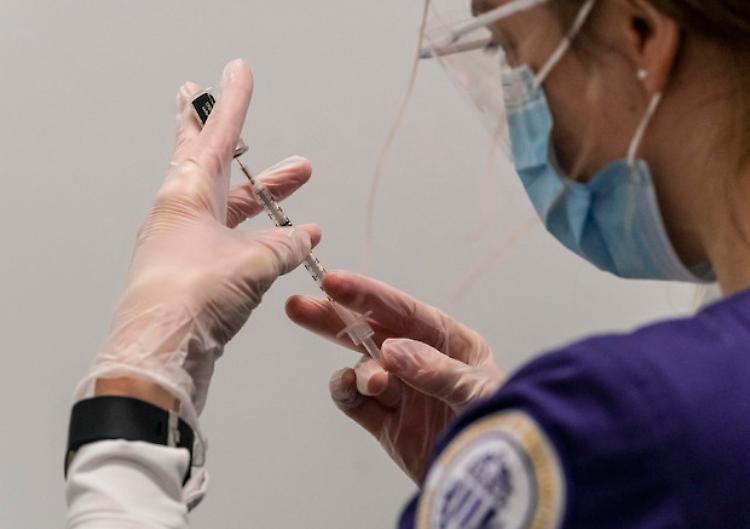 Il vaccino  Pfizer in partenza. Sarà in Italia entro Natale