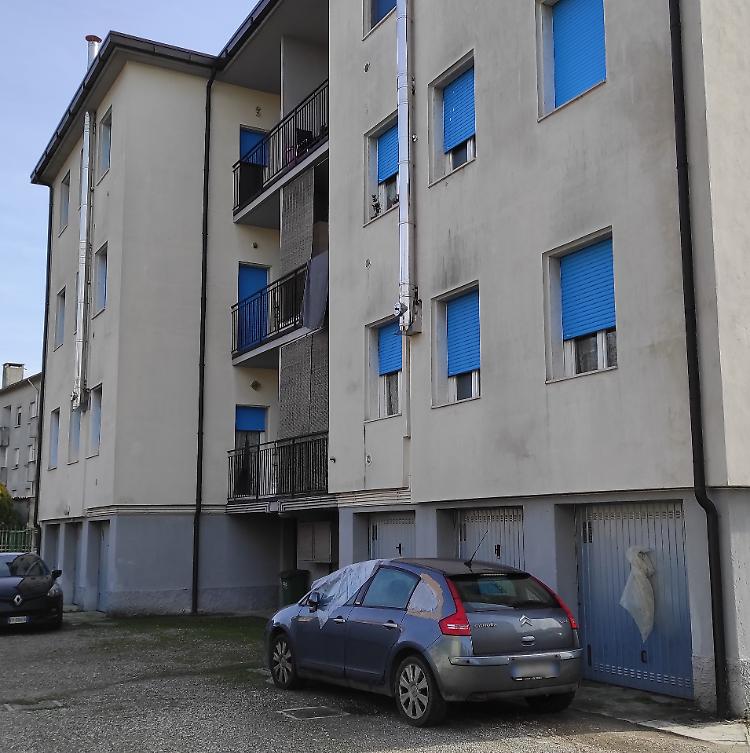 Intrusi nell’alloggio di Sabrina