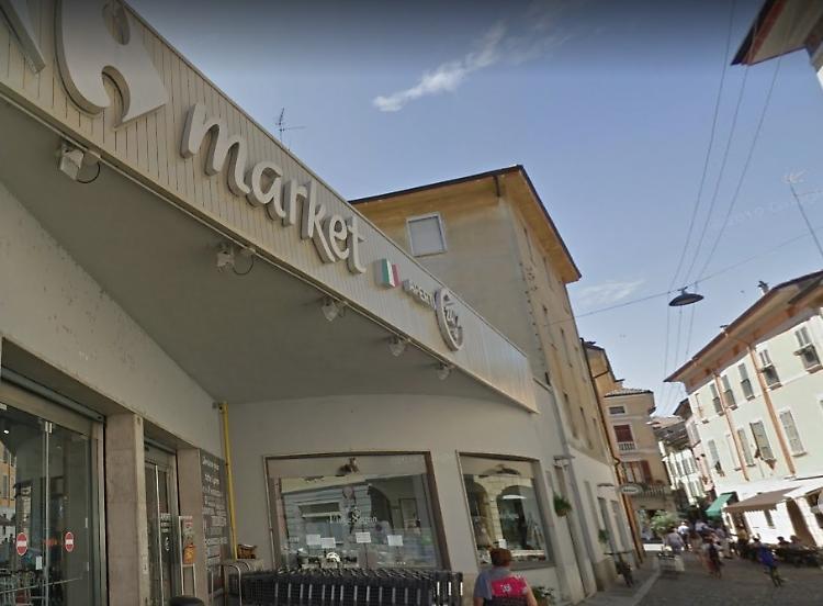 Addetto alla vigilanza ruba nel supermercato, denunciato
