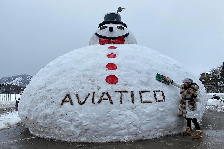 Ad Aviatico il pupazzo di neve gigante