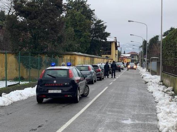 Ristoratore ucciso nel cortile di casa nel Bergamasco