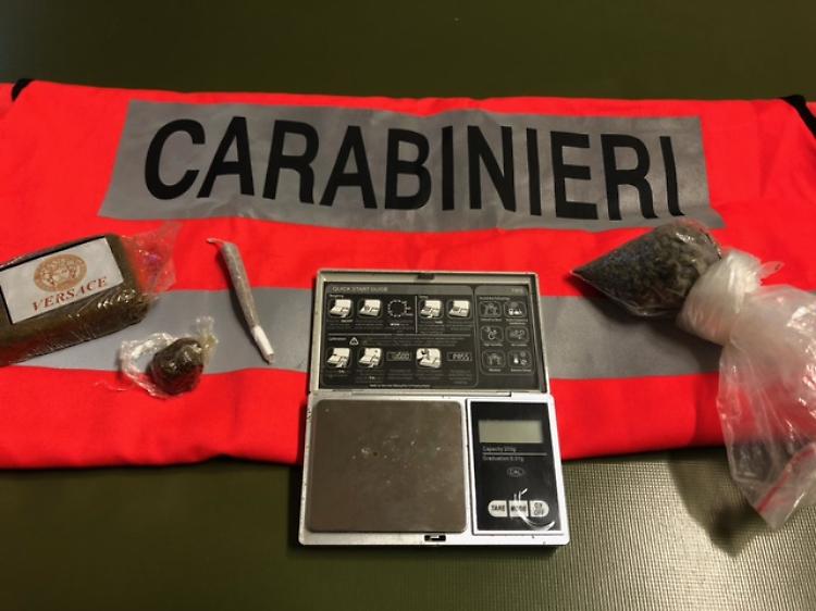 Hashish e marijuana, denunciato baby spacciatore