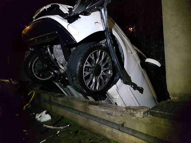 FOTO Le auto distrutte nell'incidente in via Giordano