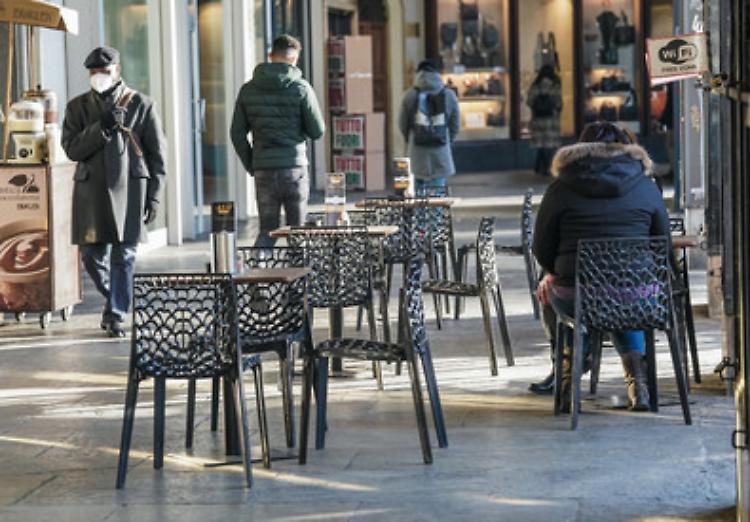Covid, ipotesi limitare il divieto di asporto solo a bevande