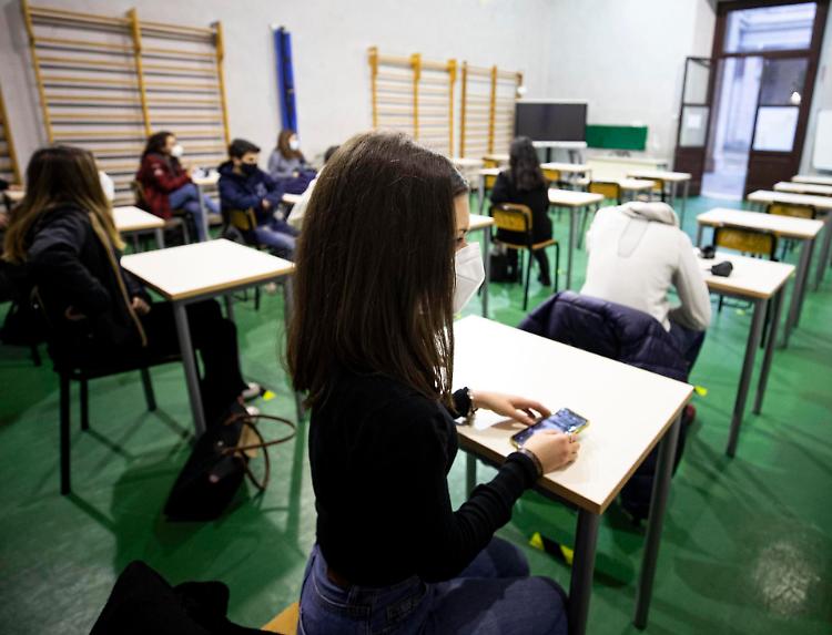 L’attesa è finita. Computer spenti, si torna in classe