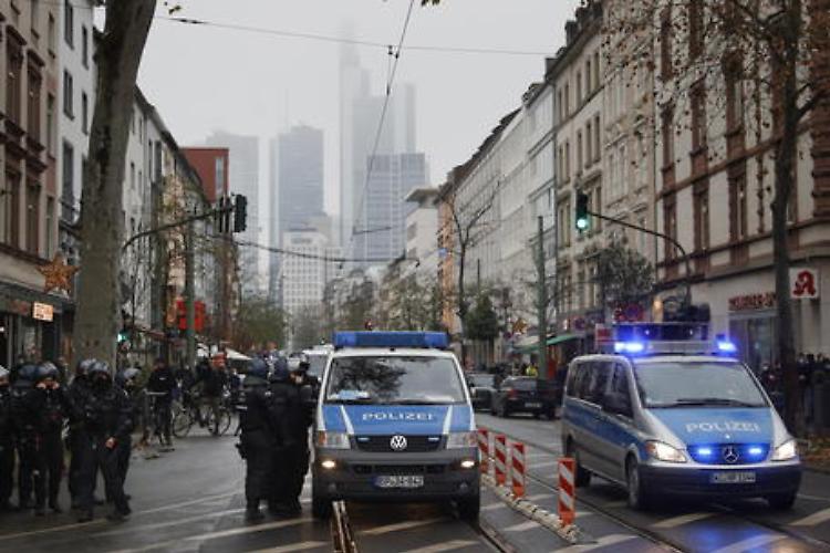Attacco con coltello, diversi feriti a Francoforte