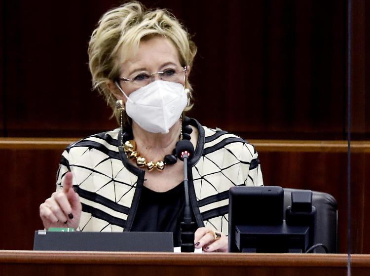 Moratti: «Subito dopo Pasqua tutti gli over 80 vaccinati»