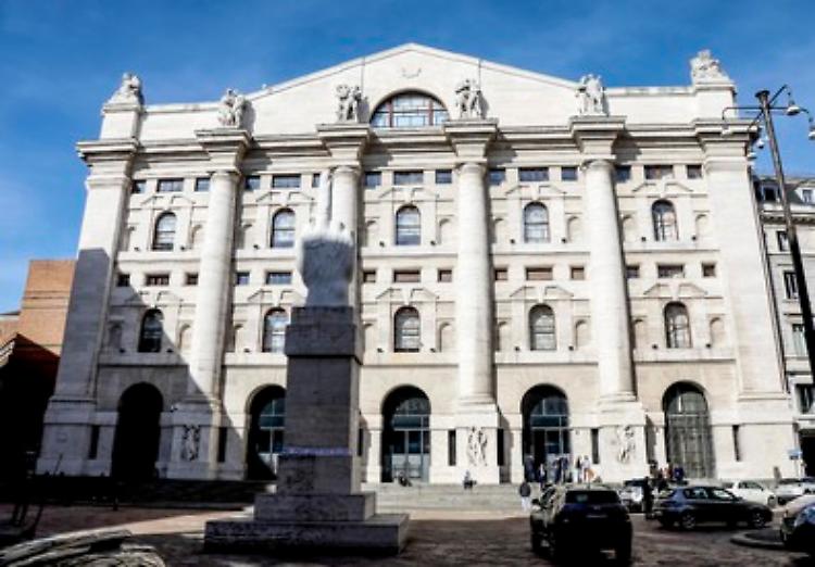 Effetto Draghi sui mercati: Milano a +2,6% con l'incarico