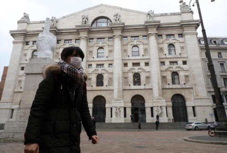 Lo spread tocca quota 100, Piazza Affari prende la rincorsa
