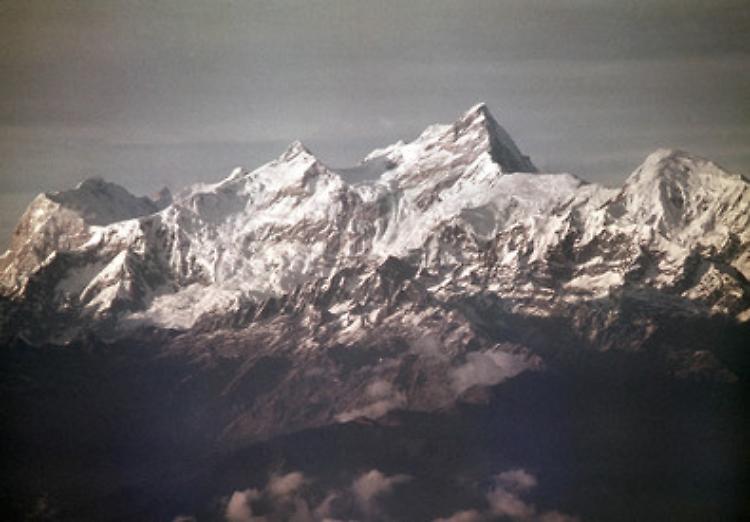 Ghiacci Himalaya precipitano in fiume, si temono 150 morti