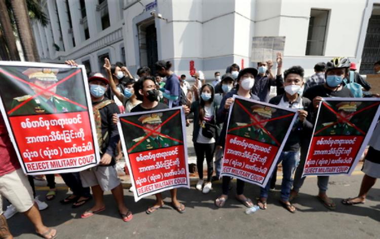 Myanmar, uccisi almeno tre manifestanti