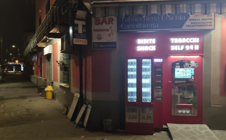 Il sindaco è al bar dopo le 18