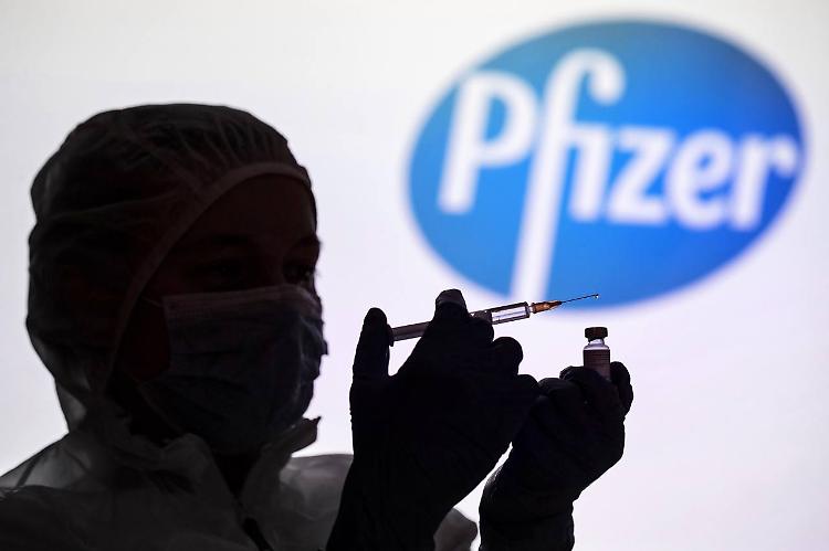Vaccino Pfizer 'vietato' ai medici di base