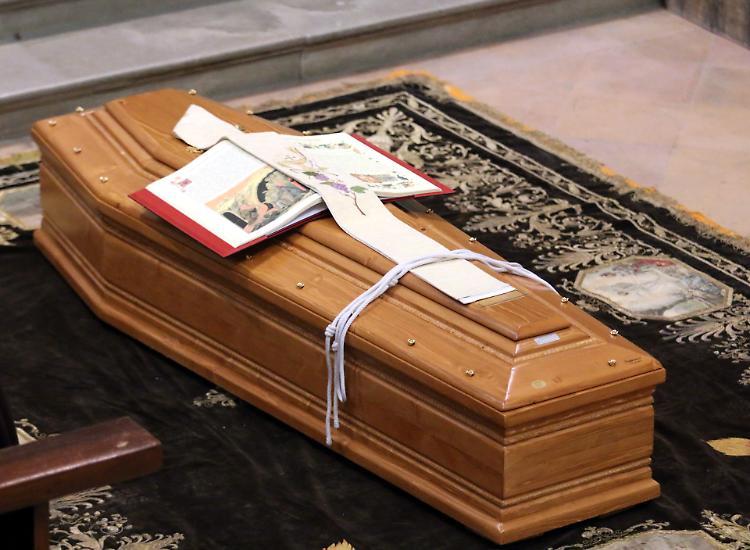 Addio a fra’ Francesco: «Piangiamo un uomo giusto»
