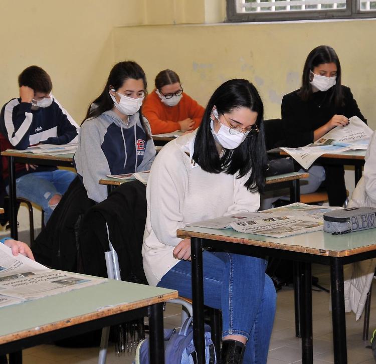 Le notizie «vanno a scuola». Sui banchi c’è La Provincia