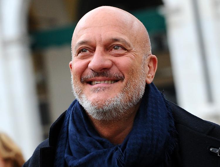 Claudio Bisio: "Sono positivo al Covid, ma sto bene"