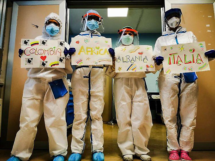 Un minuto di silenzio per gli infermieri caduti