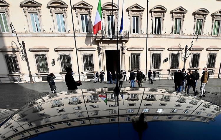 Il governo sta mettendo a punto un nuovo Dpcm che blinda la Pasqua. Che cosa ne pensi?