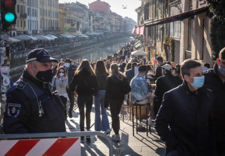 Speranza: curva contagi sta risalendo in modo significativo
