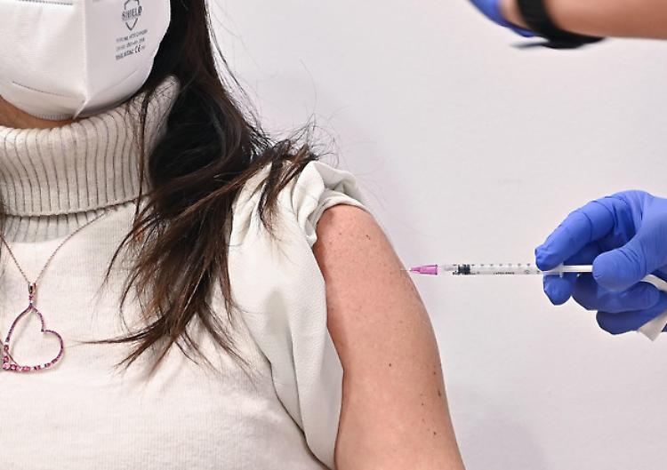 Covid: 89% pazienti autoimmuni risponde al vaccino