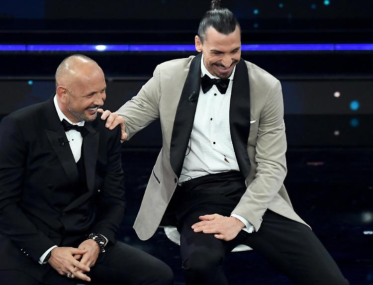 Sanremo:omaggio a Dalla nella serata dei duetti