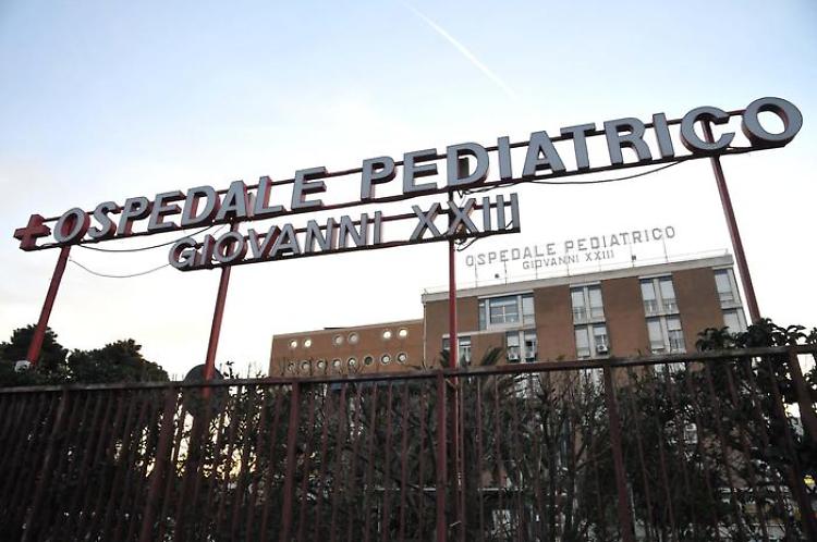 Investito per errore dall'auto del padre, muore un bimbo di 18 mesi