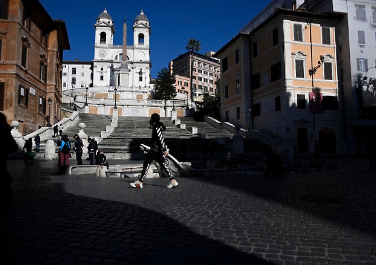 Covid, venerdì il Cdm per valutare le nuove misure