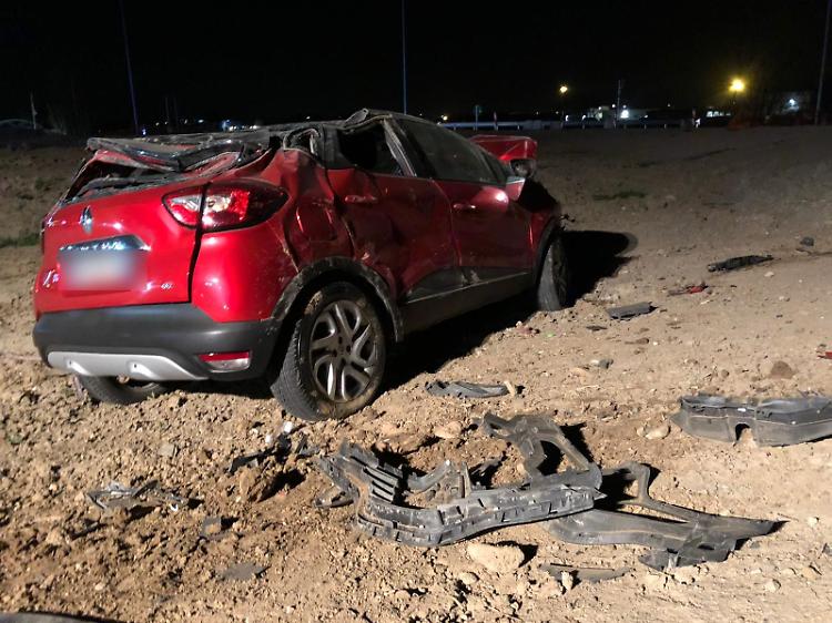 Auto ribaltata in via Castelleone, ferito il conducente