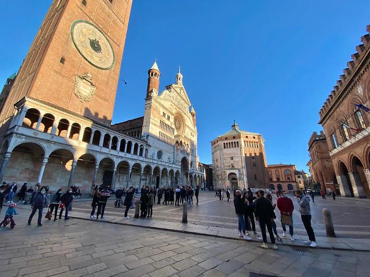 Ultime ore di libertà, domani scatta la zona rossa