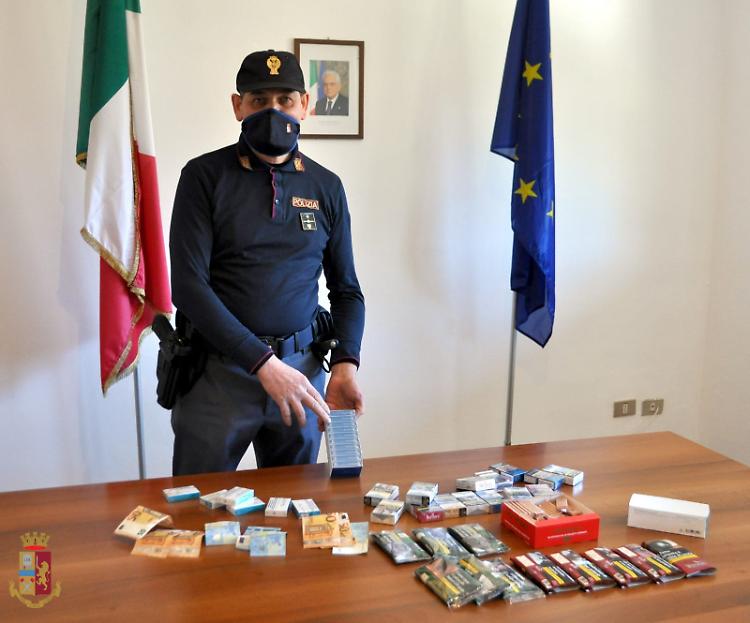 Raid notturno in tabaccheria ed inseguimento, un arresto