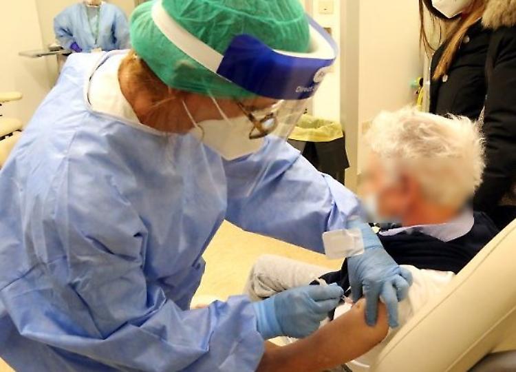 Over 80, la prima giornata di vaccinazioni a Casalmaggiore