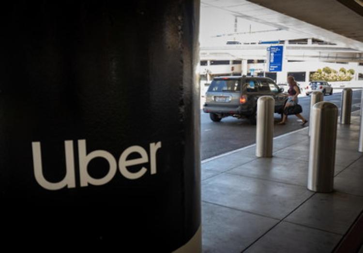 Uber, svolta nel Regno Unito: gli autisti diventano dipendenti