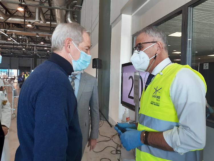 Bertolaso:  "Verrò a Cremona fare il medico volontario"